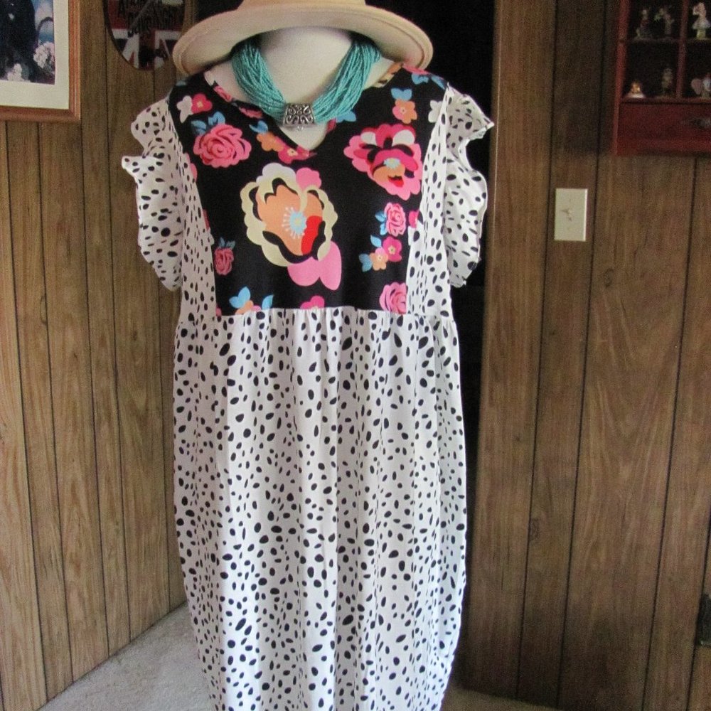 LADIES RUFFLED SHORT SLEEVE DRESS  BRAND NEW